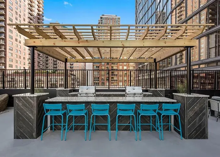 Dtown Penthouse 2bd Parking Gym, Pvt Patio #13 *
