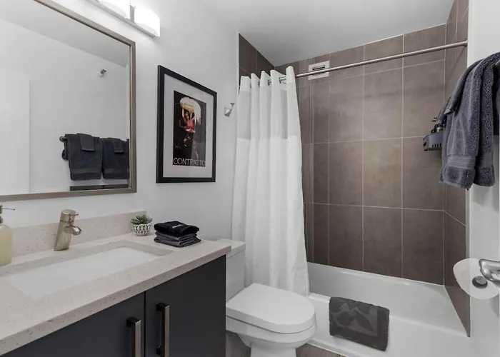 Dtown Penthouse 2bd Parking Gym, Pvt Patio #13 *