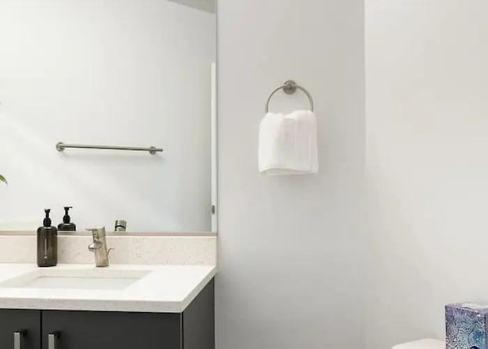 Dtown Penthouse 2bd Parking Gym, Pvt Patio #13 * Chicago